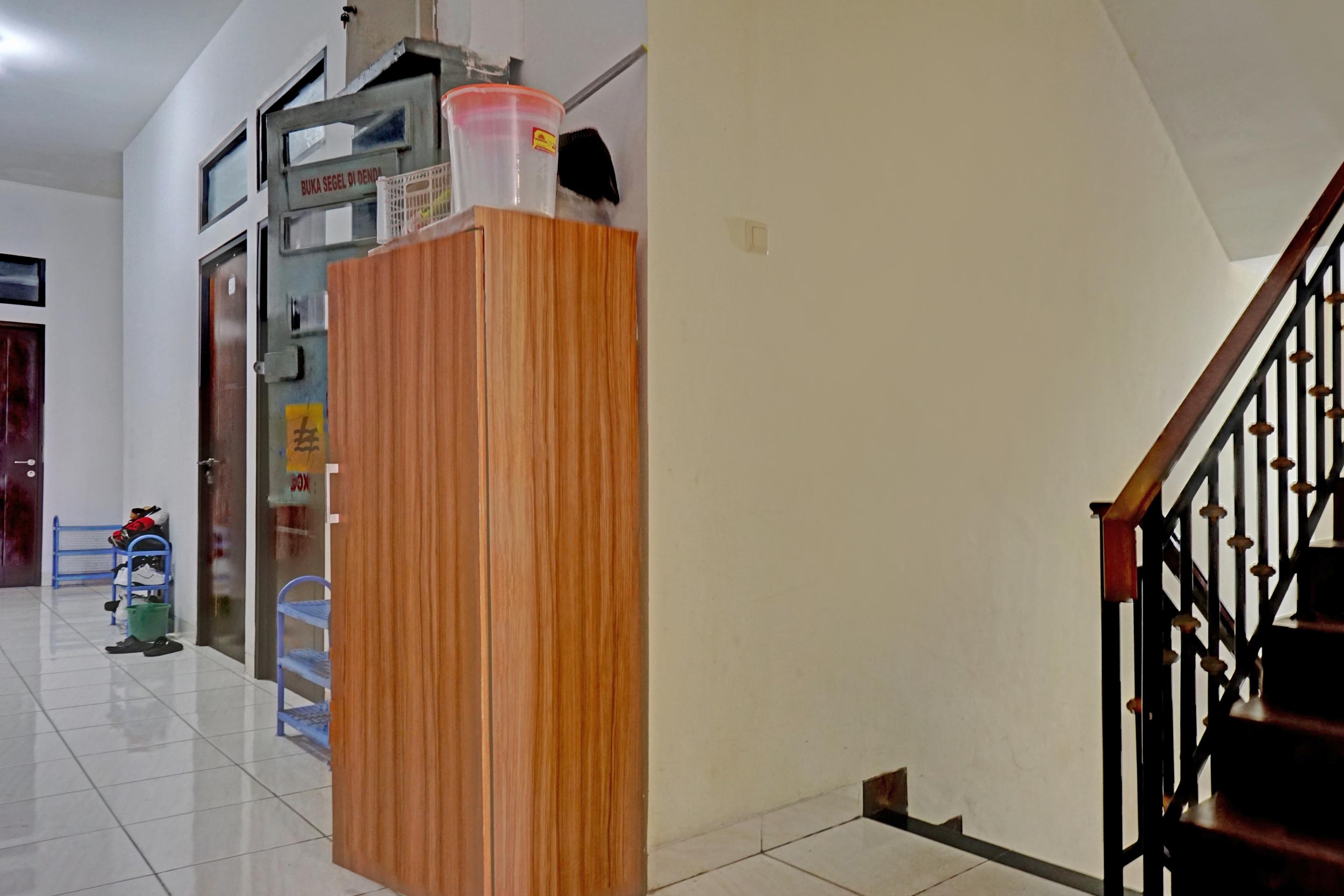 Oyo 90489 Kejora Homestay Jakarta Exterior foto